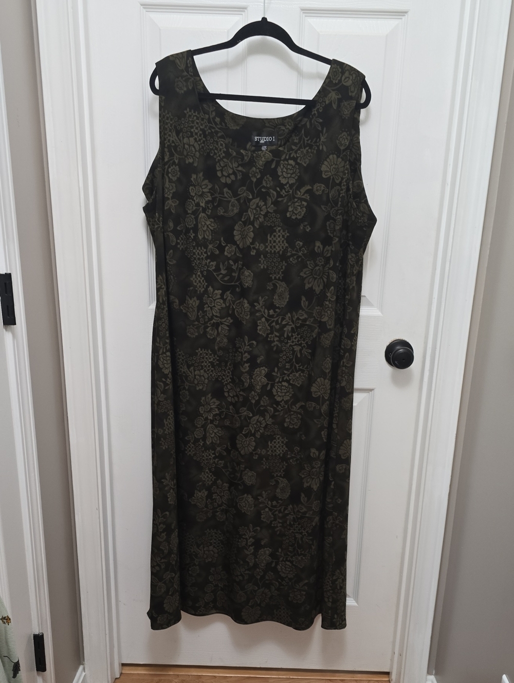 NWOT Studio I Maxi Dress
